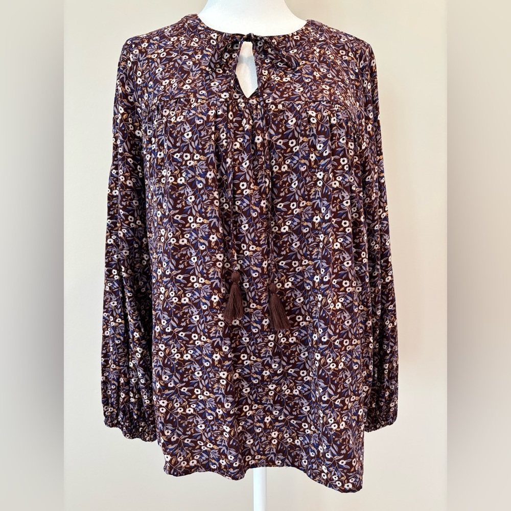 Cotton Bleu Floral Blouse w/Tie Like New
Floral Brown/Purple Womens Small